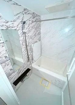 バス・シャワールーム　落ち着いた空間のお風呂です