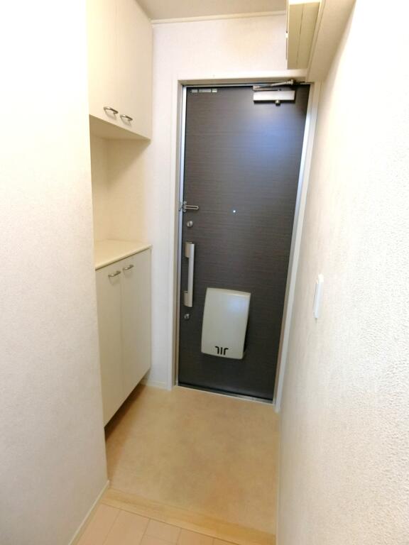 玄関　※別号室の写真を転用しています