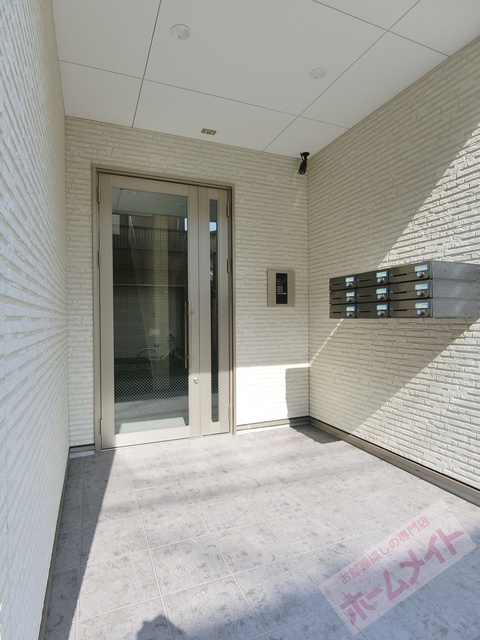 エントランス　オートロック付きで部外者シャットアウト♪