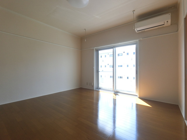 居室・リビング　※別部屋参考写真です。