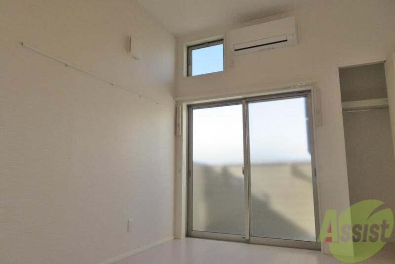 居室・リビング　高い天井でお部屋の解放感もバッチリです。いいですねー