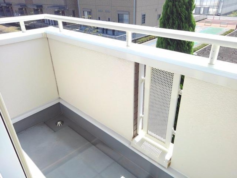 バルコニー　図面と現状に相違がある場合には現状を優先