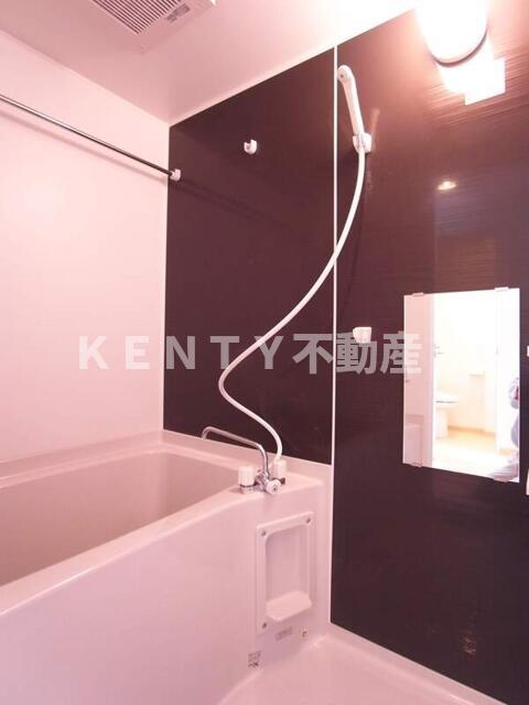 バス・シャワールーム　コンパクトで使いやすいお風呂です