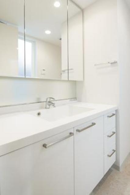 洗面設備　※写真は同タイプ住戸です。