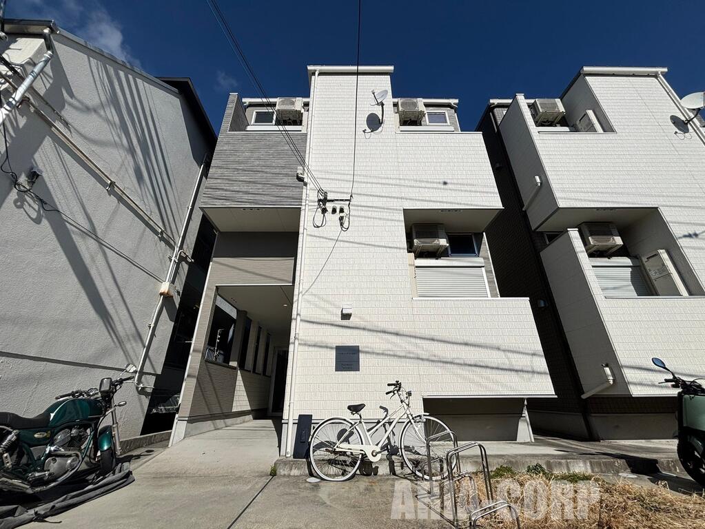 建物外観　2019年完成、大手ハウスメーカー施工のデザイナーズアパート