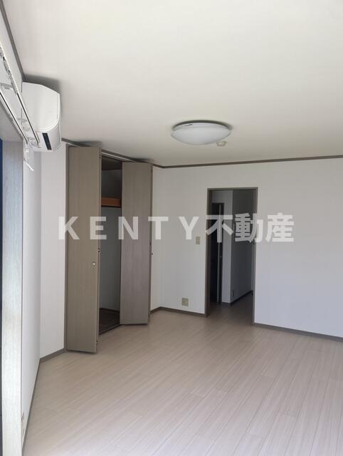 居室・リビング　こちらのリビングで趣味の時間をお楽しみください