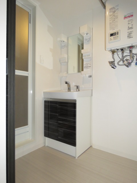 洗面設備　シャワー付き洗面化粧台☆