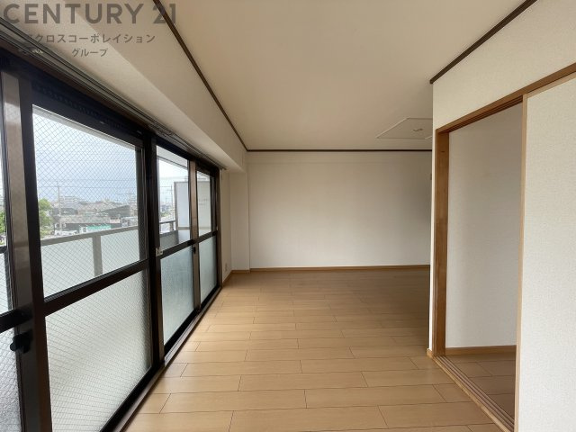 居室・リビング　南向き12帖のリビングです♪