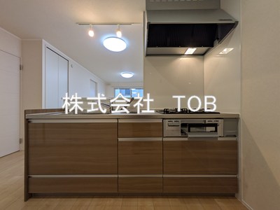 キッチン　3口ガスコンログリル付き