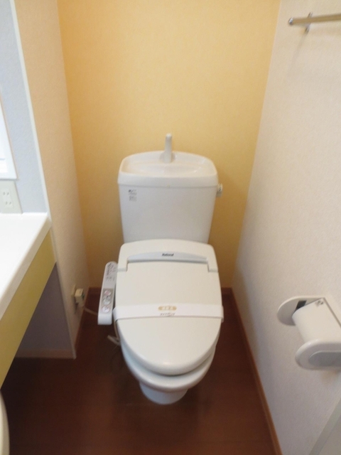トイレ　１０２　温水洗浄暖房便座トイレ