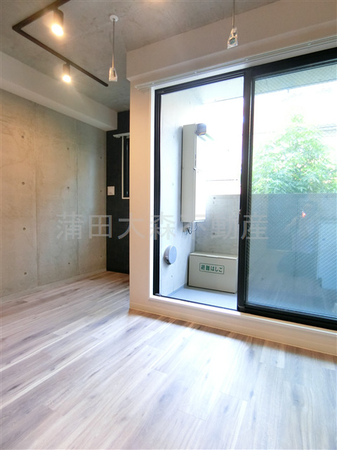 居室・リビング　南向きの洋室ちょっとコンパクトな5.3帖