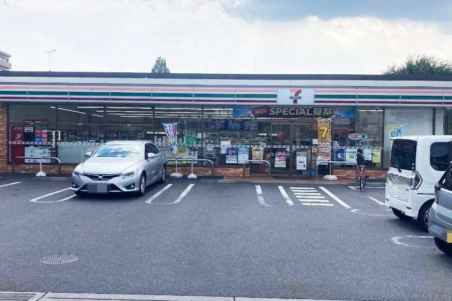 コンビニ　セブンイレブン越ヶ谷3丁目店（コンビニ）まで70m