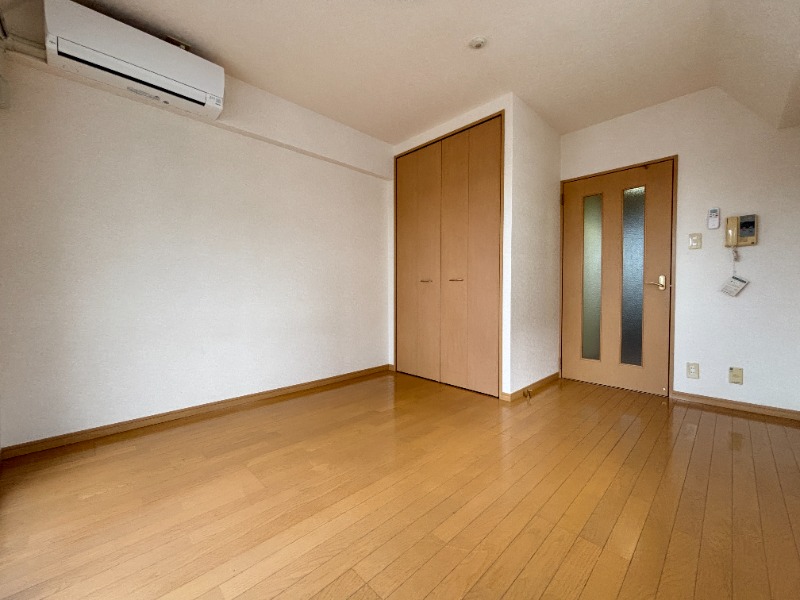 居室・リビング　１００５号室　写真