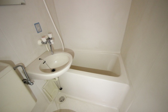 バス・シャワールーム　※別の部屋の写真です。