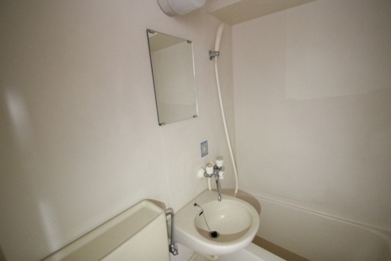 洗面設備　※別の部屋の写真です。