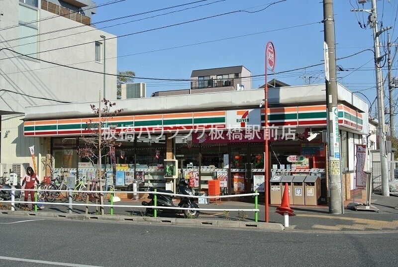 コンビニ　セブンイレブン板橋高島平1丁目西店（コンビニ）まで377m