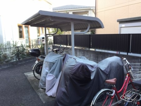 その他設備　屋根付きの駐輪場です。