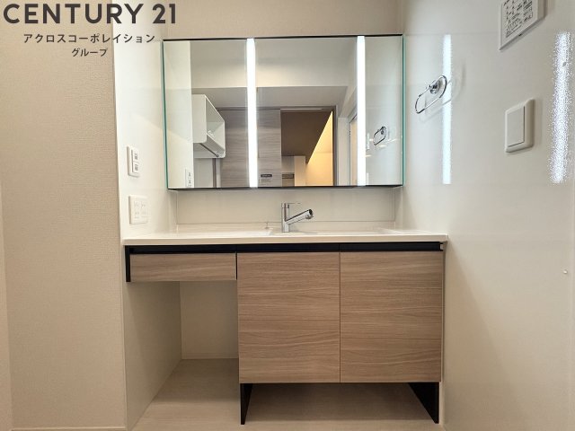 洗面設備　独立洗面台付きです！