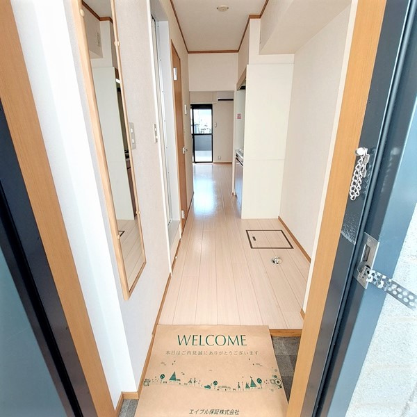 玄関　別部屋参考写真となります