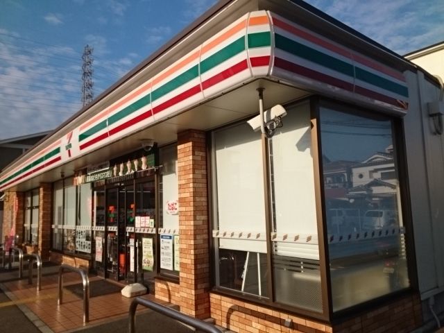 コンビニ　セブンイレブン様（コンビニ）まで500m
