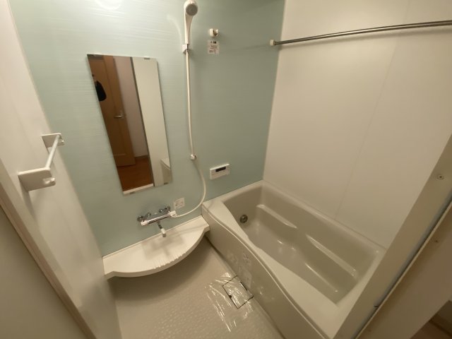 バス・シャワールーム　便利な浴室乾燥機付き♪