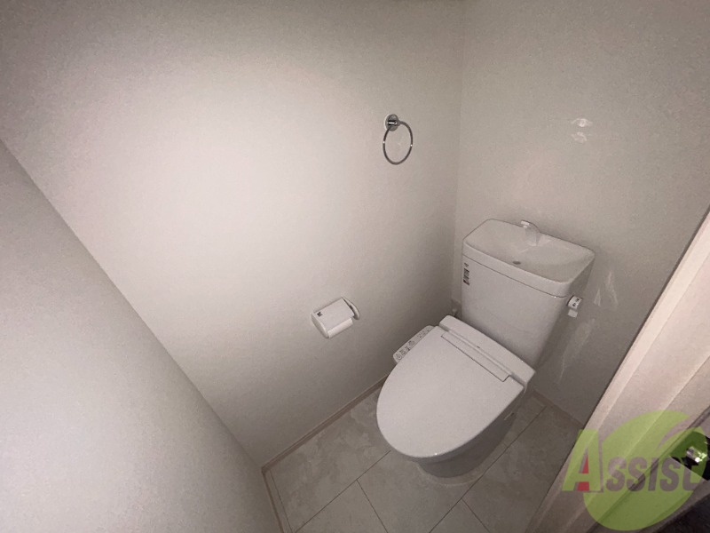 トイレ　トイレはこちらのウォシュレット付きになりますね。