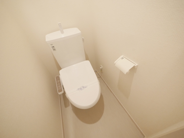 トイレ　★人気の温水洗浄便座付です★