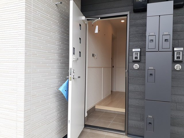 トイレ　落ち着いた色調のトイレです