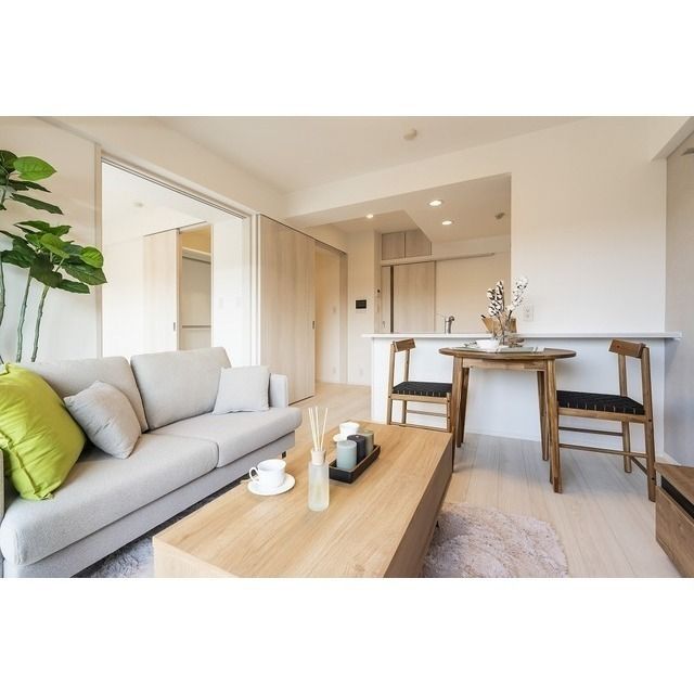 居室・リビング　家具/調度品に関しては配置例を示したものであり、実際の賃貸に