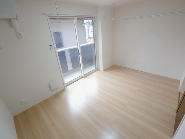 居室・リビング　★６．７帖の洋室★