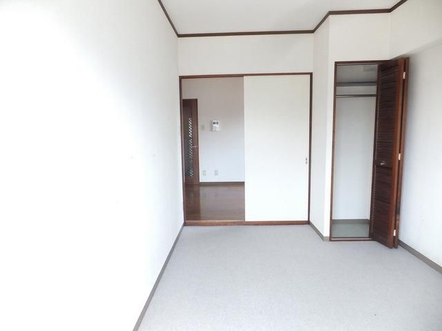 収納　☆明るい洋室☆