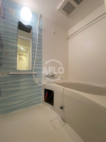 バス・シャワールーム　セレニテ本町リアン　浴室