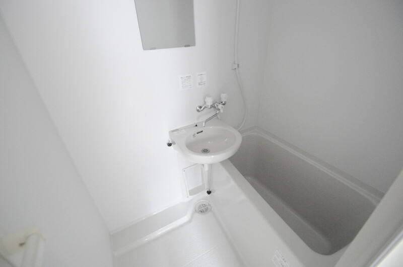 バス・シャワールーム　ちょうどいいサイズのお風呂です。お掃除も楽にできますよ。