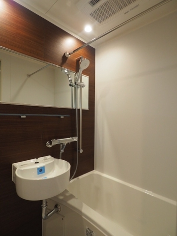 バス・シャワールーム　※同タイプ別室参考写真です。
