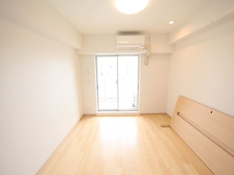 バルコニー　洋室6.9帖　エアコン完備　バルコニー