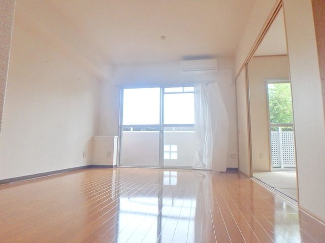 居室・リビング　★日当たり良好な居室★