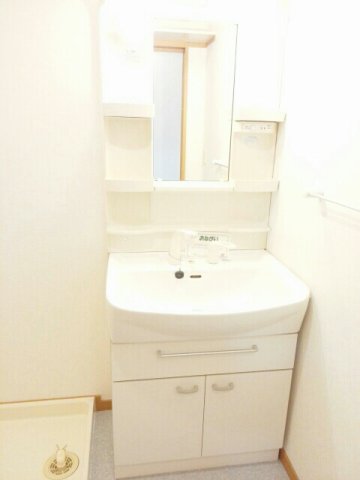 洗面設備　使いやすい洗面所です