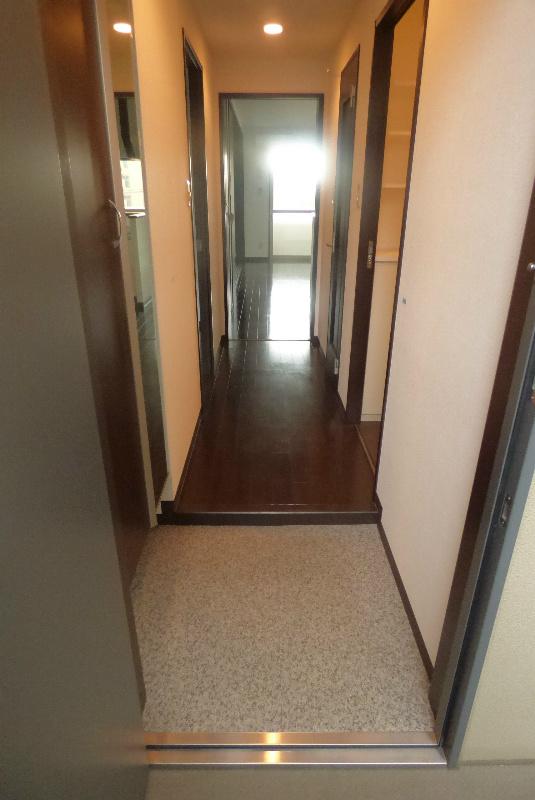 玄関　※同物件別号室参考写真