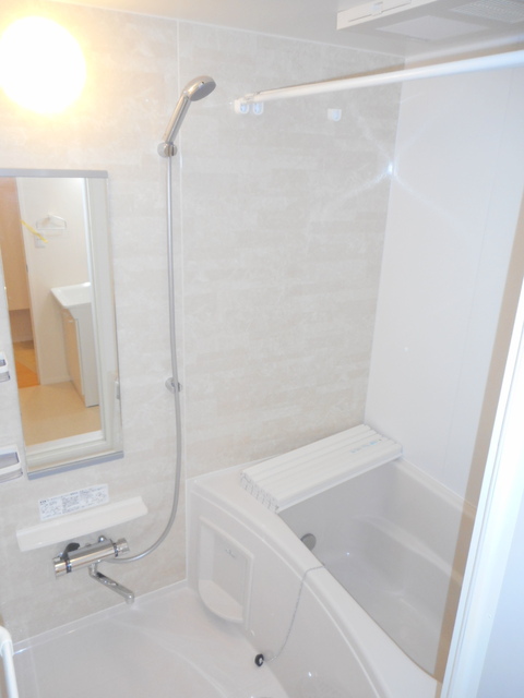 バス・シャワールーム　浴室乾燥機・追焚付き