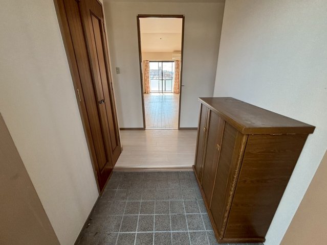 玄関　メゾン丸山