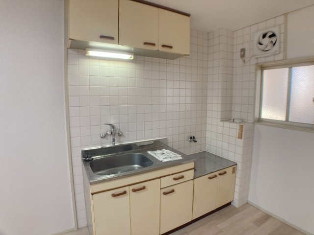 キッチン　別部屋同間取りのお写真となります。参考にご覧くださいませ。