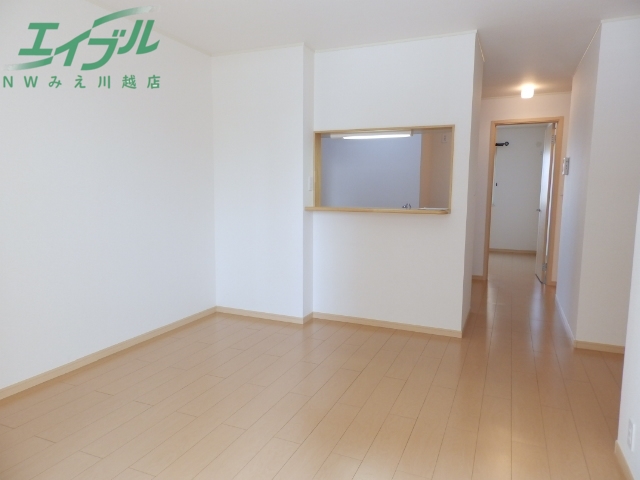 居室・リビング　同物件別室反転タイプ