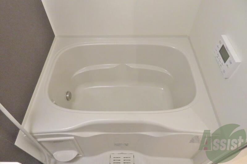 バス・シャワールーム　追炊き機能付きでゆっくり疲れを癒せるお風呂ですね。