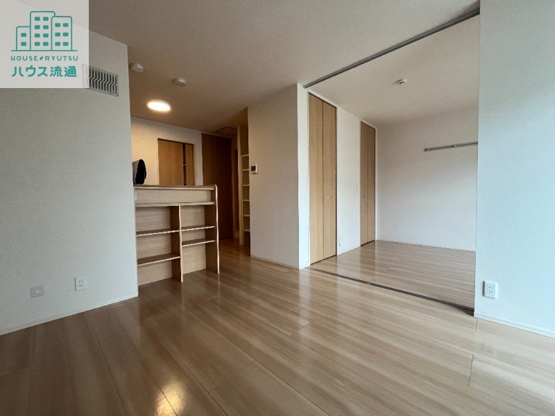 居室・リビング　※別号室の写真です