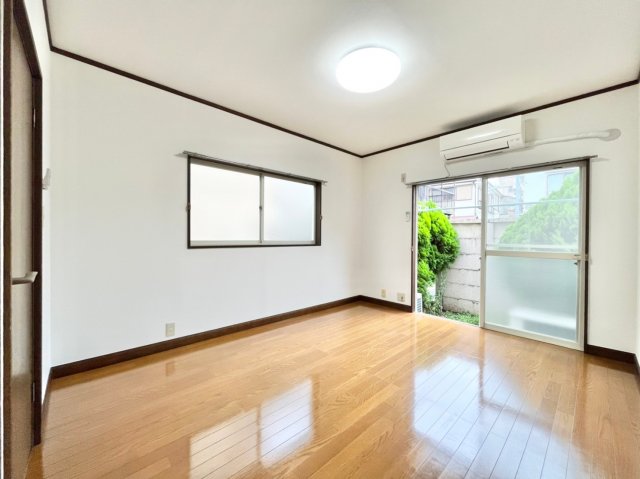 居室・リビング　別部屋の参考写真です♪