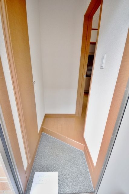 玄関　お問い合わせはタウンハウジングまで