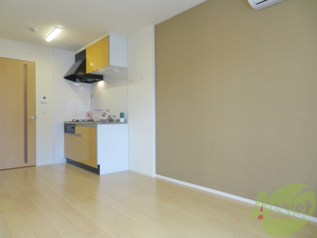 居室・リビング　９帖の洋室です。アクセントクロスがおしゃれですね。