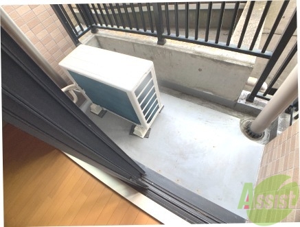 バルコニー　バルコニーがあるので洗濯物は外に干せそうですね。