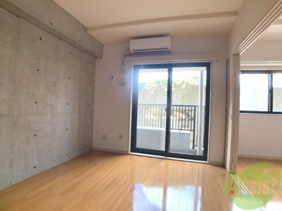 居室・リビング　ＤＫはこちらです。明るい雰囲気が伝わってきます。