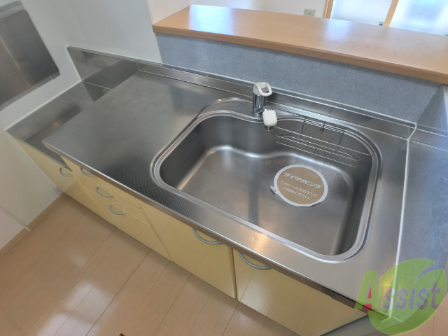 キッチン　キッチンは使いやすいサイズ感になっていますね。